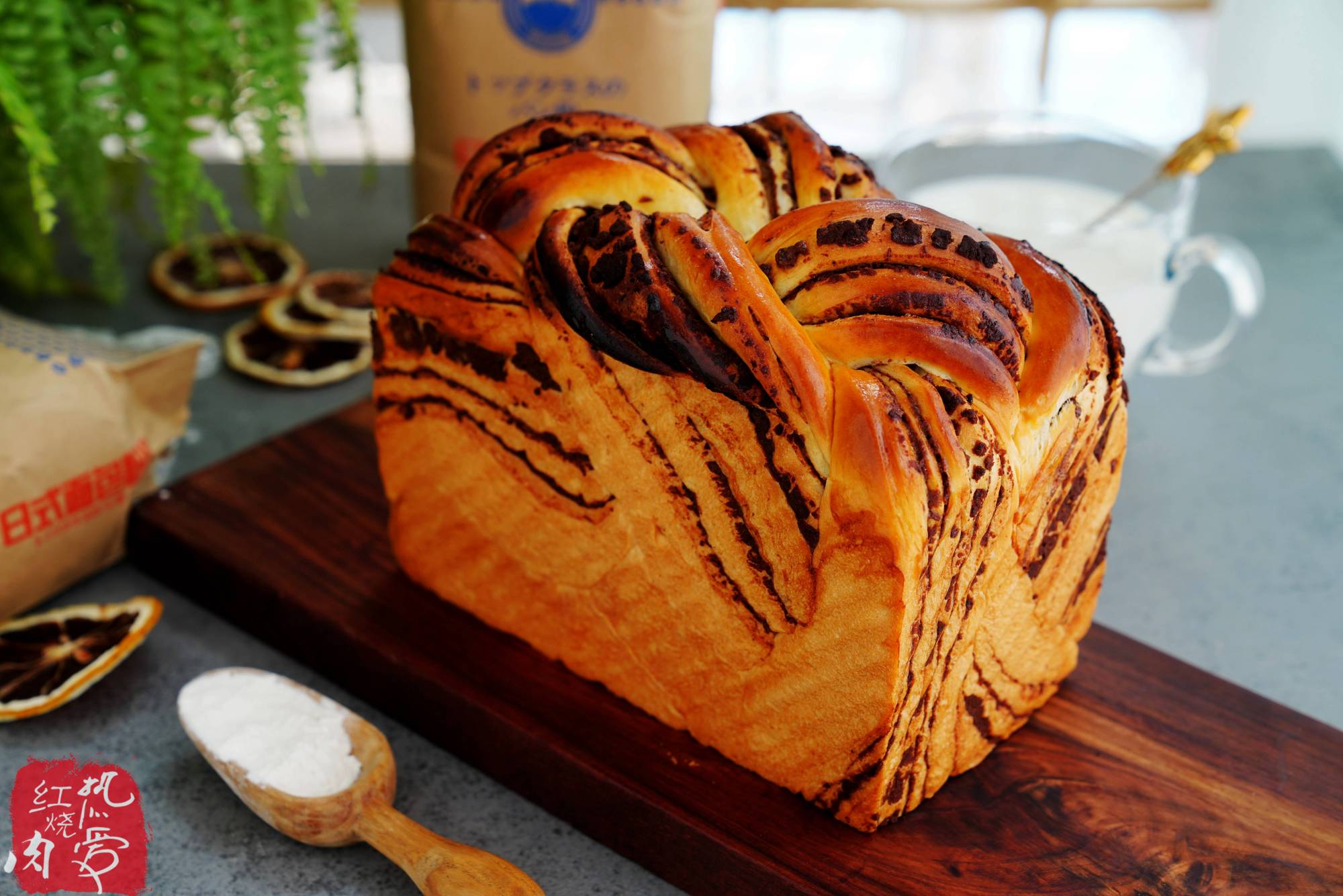 用这方法做的吐司拉丝效果更好,因为放了红豆沙,放三天也很软