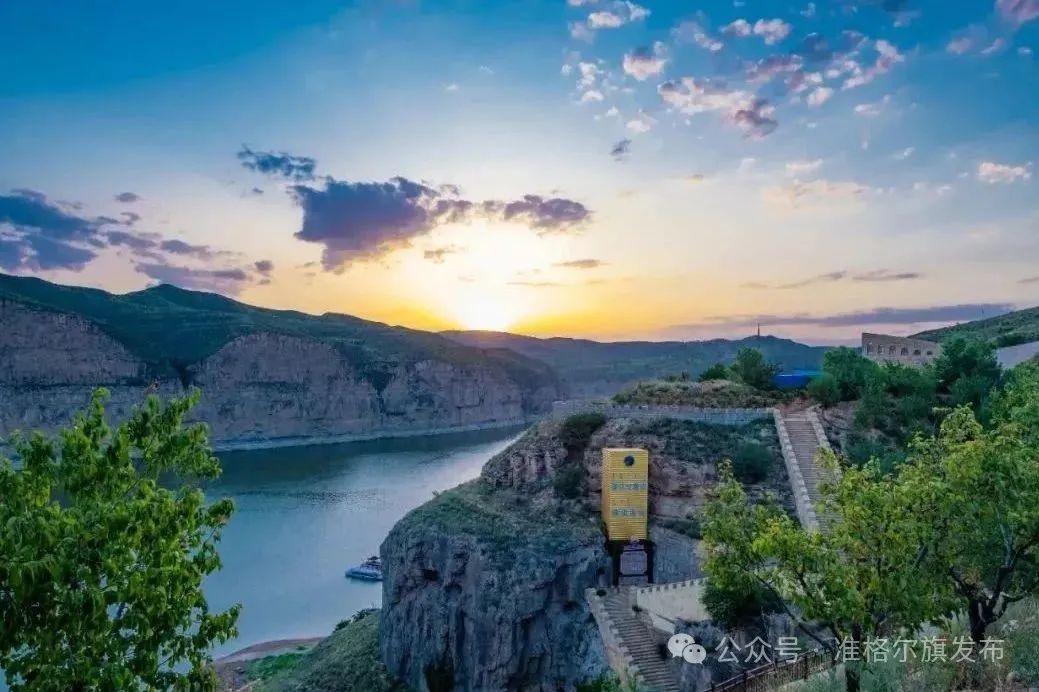 地址:准格尔旗魏家峁镇杜家峁村准格尔黄河大峡谷旅游区时间:09:00-17