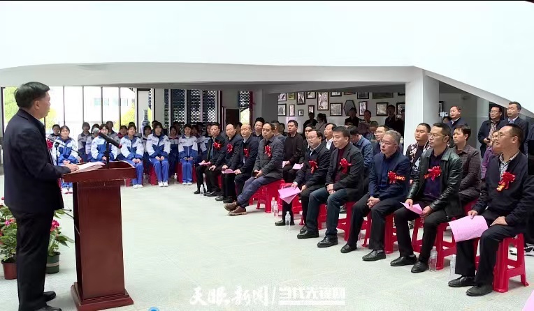 薪火相传!清代书法家"严寅亮"雕像落成仪式在印江中学举行