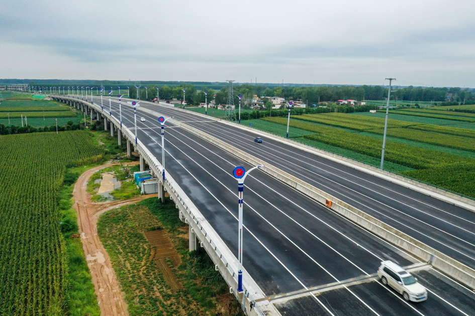 临颍北环铁路立交桥建设掠影