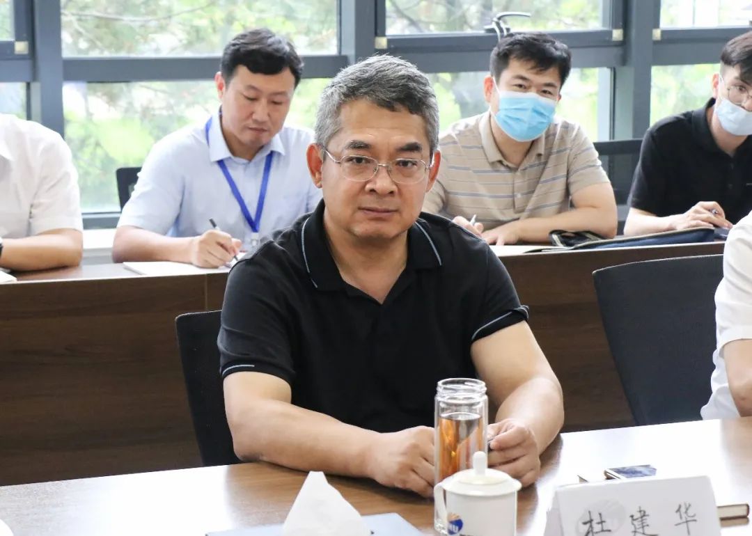 杜建华现场调度全区重点企业和项目建设