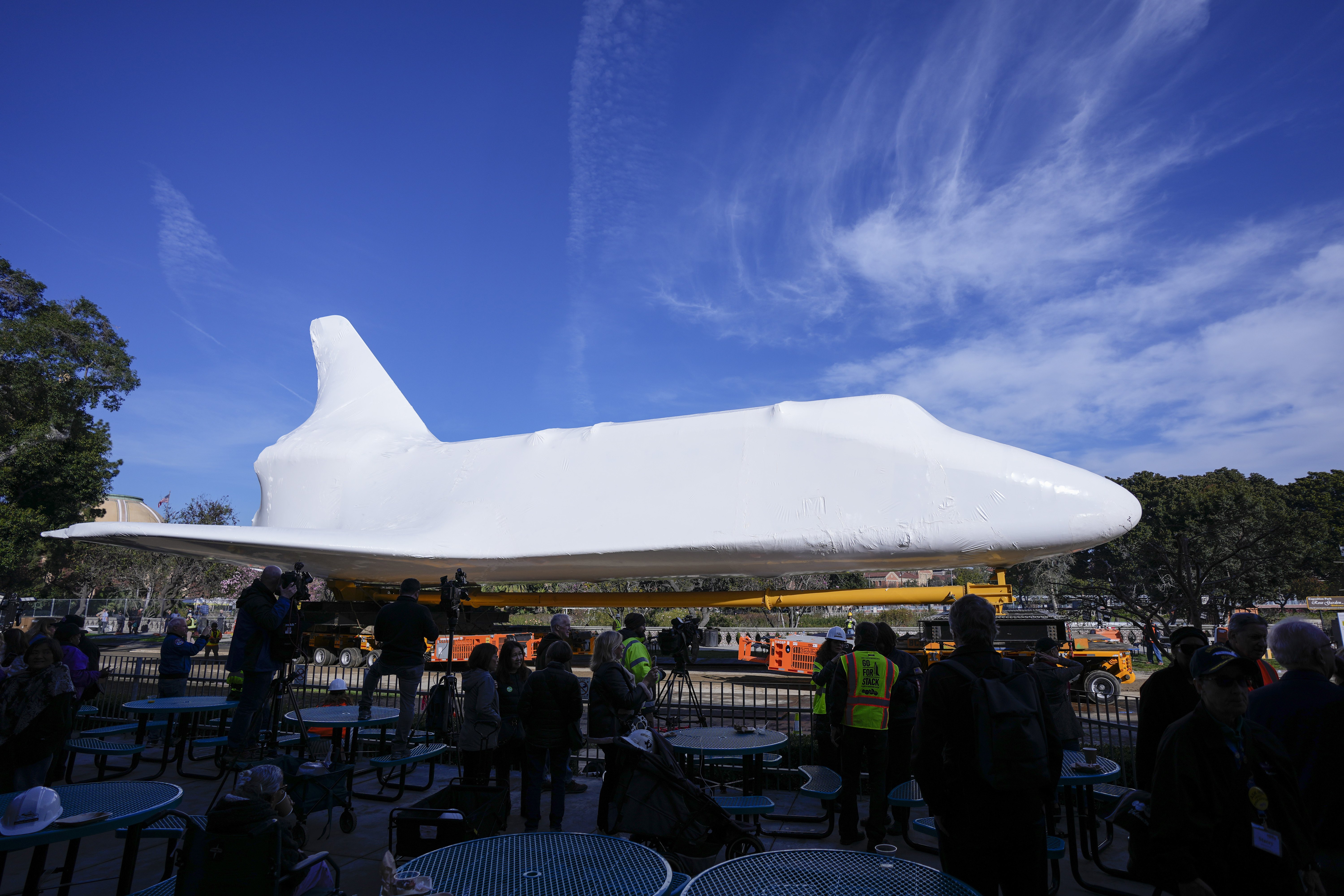 搬运"奋进"号航天飞机