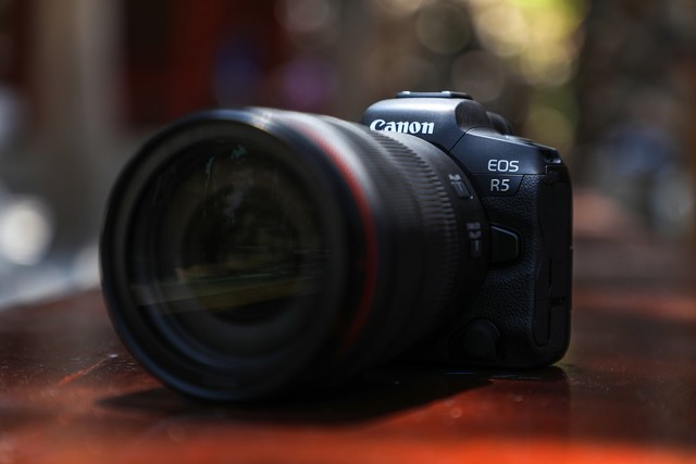 新品对决!eos r5 vs a7s3应该选哪个?