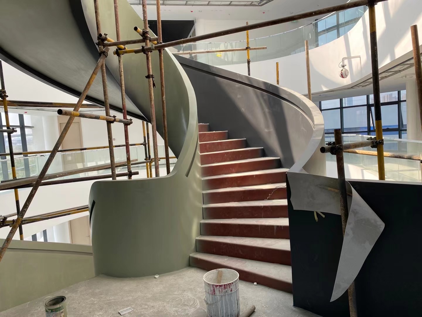 复式弧形旋转楼梯踏步楼梯旋梯钢结构人工锻打楼梯室内外