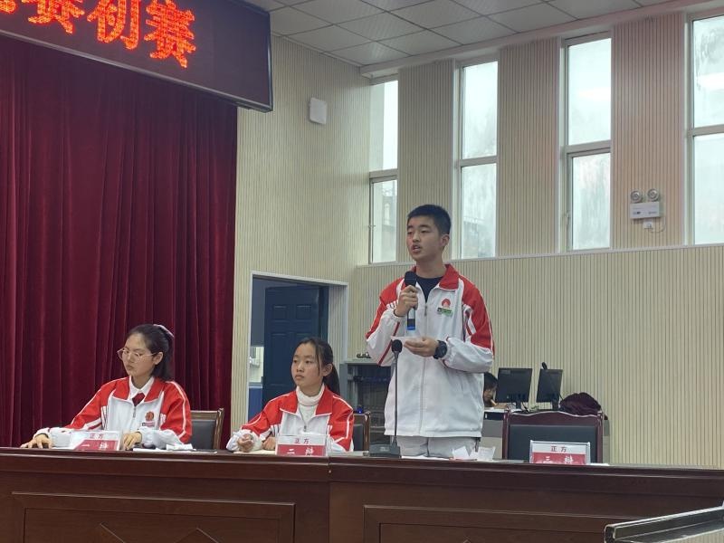 江油实验学校开展第十四届青春风采辩论赛