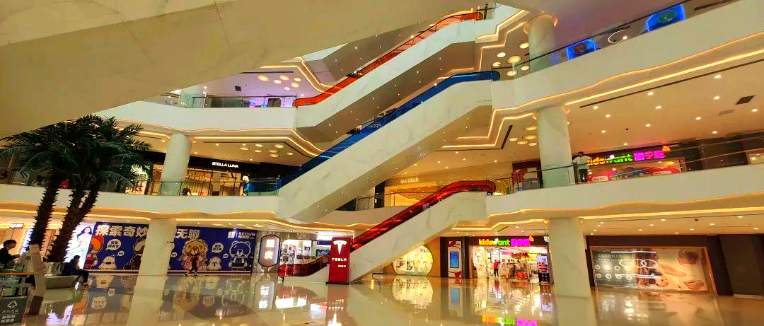 —南坪协信星光时代广场的多样设施与美食体验