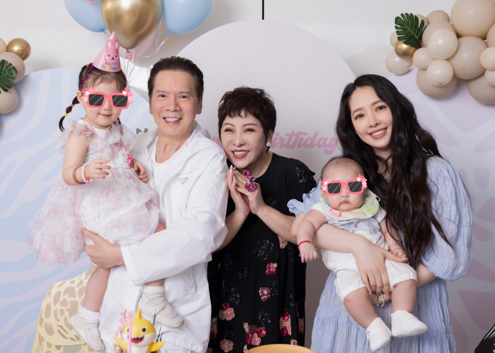 拿捏了!郭碧婷罕见露面,安排向太"行程"尽显家庭地位