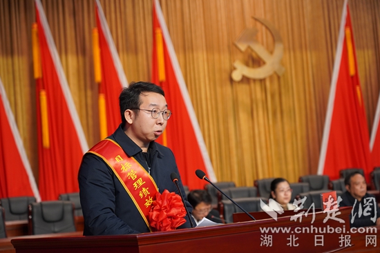 华容区庙岭镇罗耀:岱家山体育公园让群众实现家门口的"登山自由"