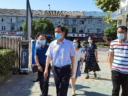 市委常委,周巷镇党委书记高松岳巡视耕民初中开学工作