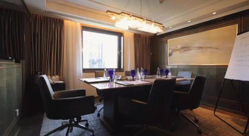 暑期游提前结束！大规模退单来袭，今起已购机票、火车票免费退！