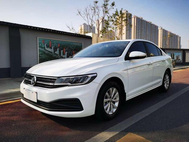 大众宝来新车在前挡风玻璃上有一个黑色的带线小方块啥意思