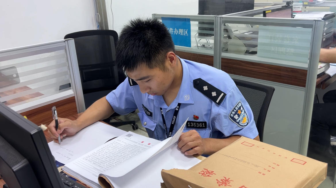 乐清市公安局黄华派出所民警倪逸腾介绍,去年他们在工作接到一条线索