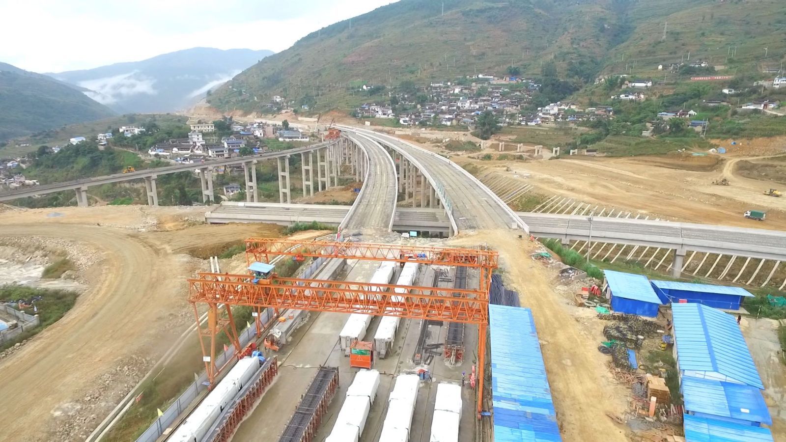 振奋!保泸高速下永和2号特长隧道左幅贯通