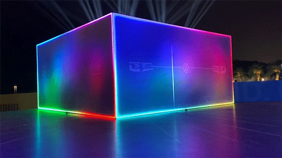 必去打卡!珠海大剧院前空降巨型发光盒子,里面竟然装的是?