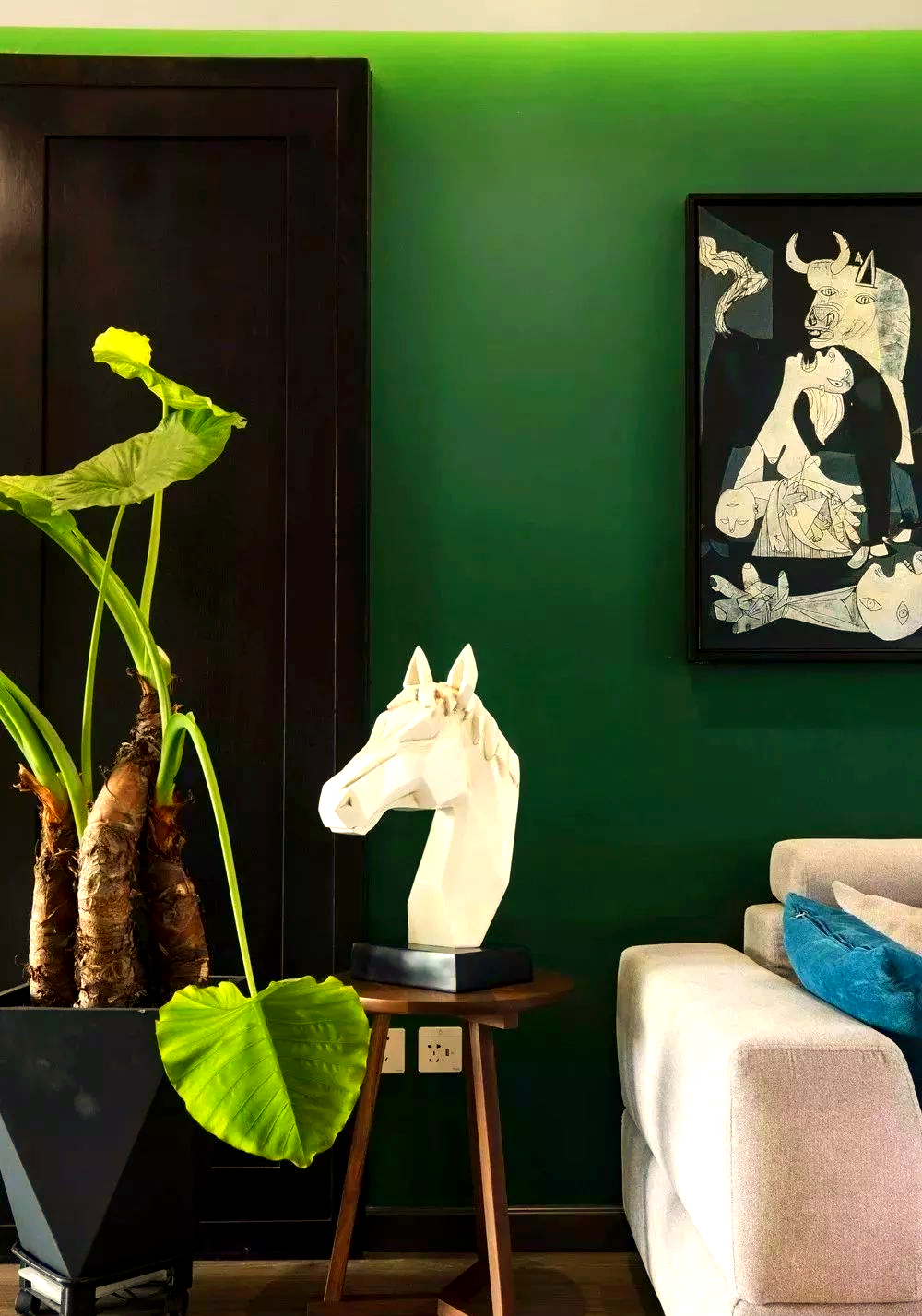 墨绿色与黑色如何在家装中完美融合