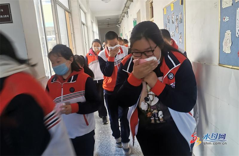 防患未"燃"筑牢校园安全 烟台八中开展消防安全应急疏散演练