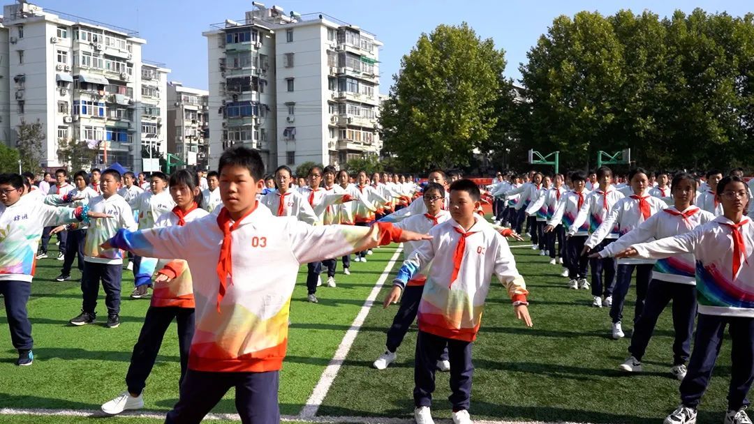 南京市滨江中学第14届体育节暨第30届秋季师生运动会开幕了!