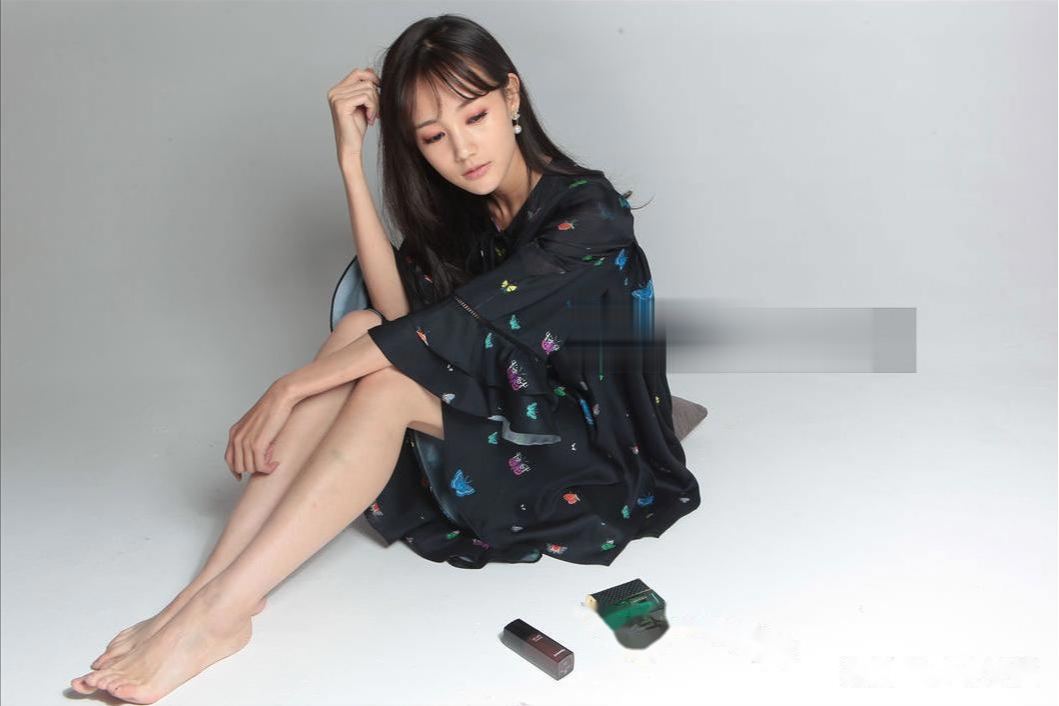 李一桐的光脚照片