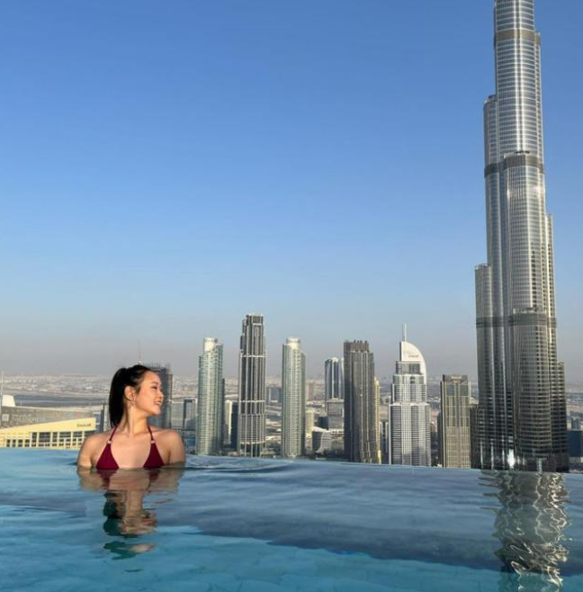 归化花滑女神林珊晒照!沙漠游玩骑骆驼,高颜值获网友称赞