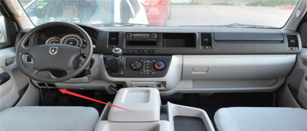 关于金杯面包车的obd接口位置,它通常设在方向盘下方的内饰板内,靠近
