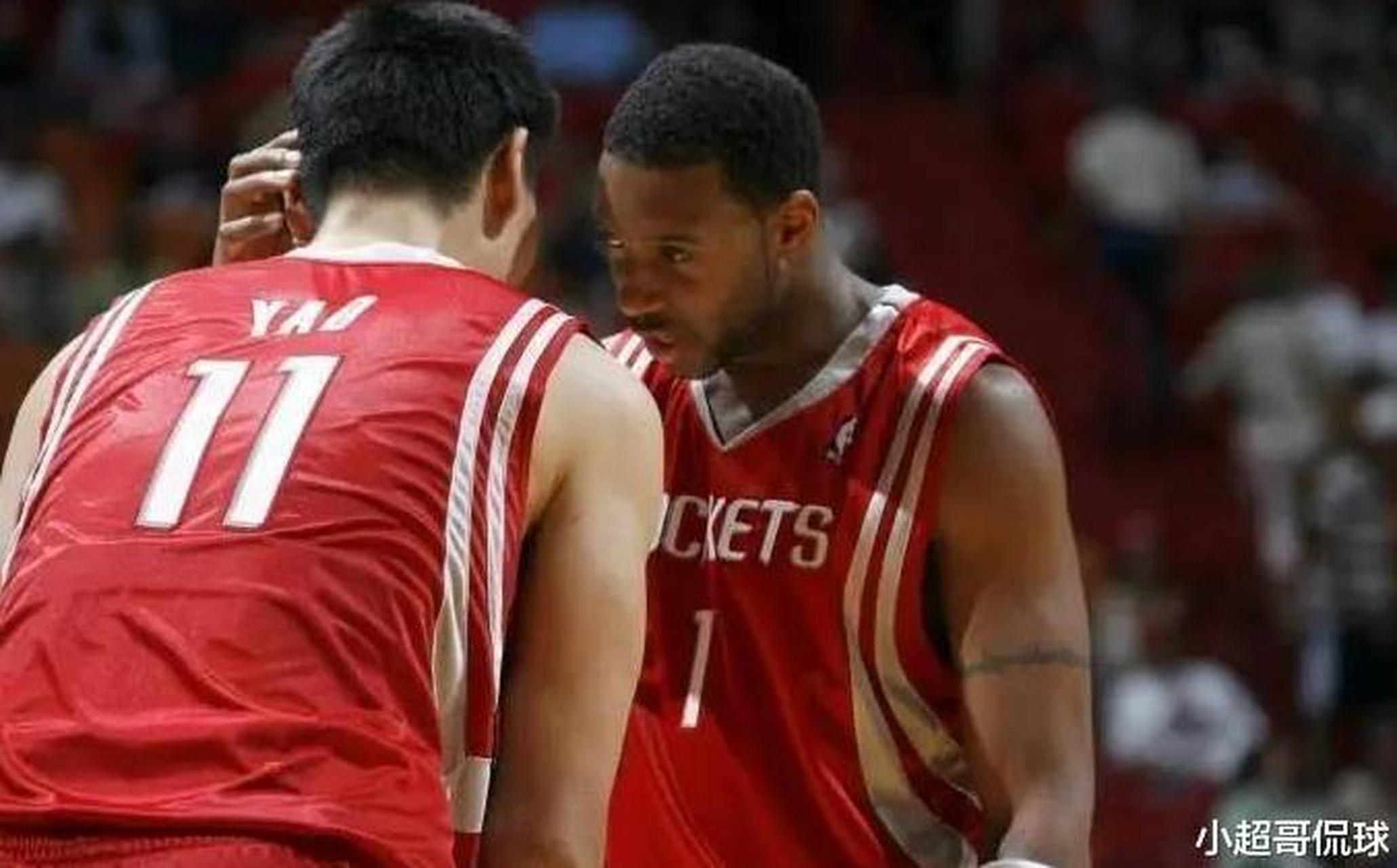 姚明和加索尔是两位非常出色的球员,他们在篮球界都享有很高的声誉.