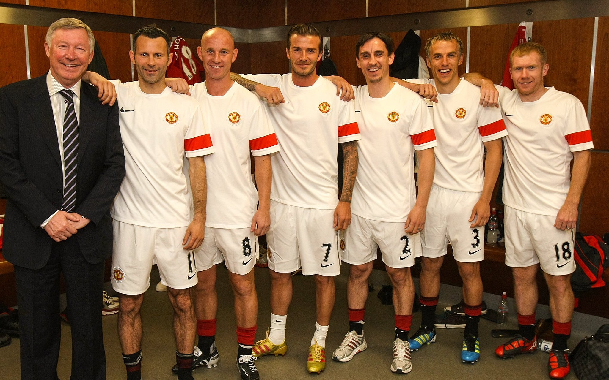 "92班"的理财人生同样精彩,对话曼联名宿加里·内维尔