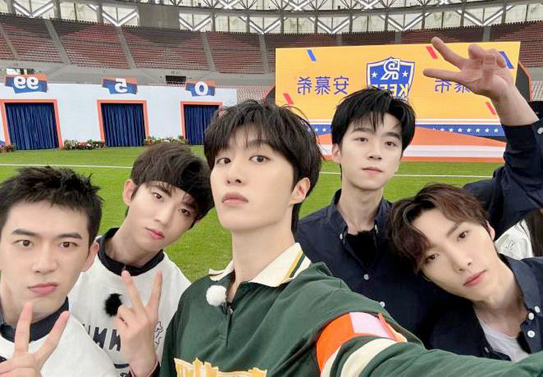 奔跑吧白鹿范丞丞周深李晨晒出全队合照我还是喜欢第一季阵容