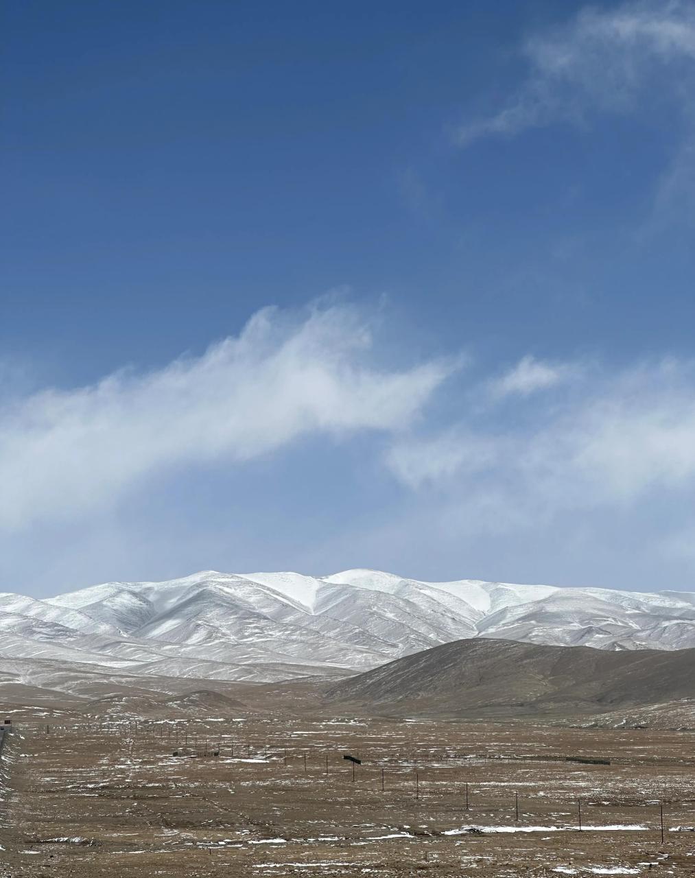 1,沿着"京拉路"就可以穿越整个无人区,柏油路倒是有,不过起伏不平