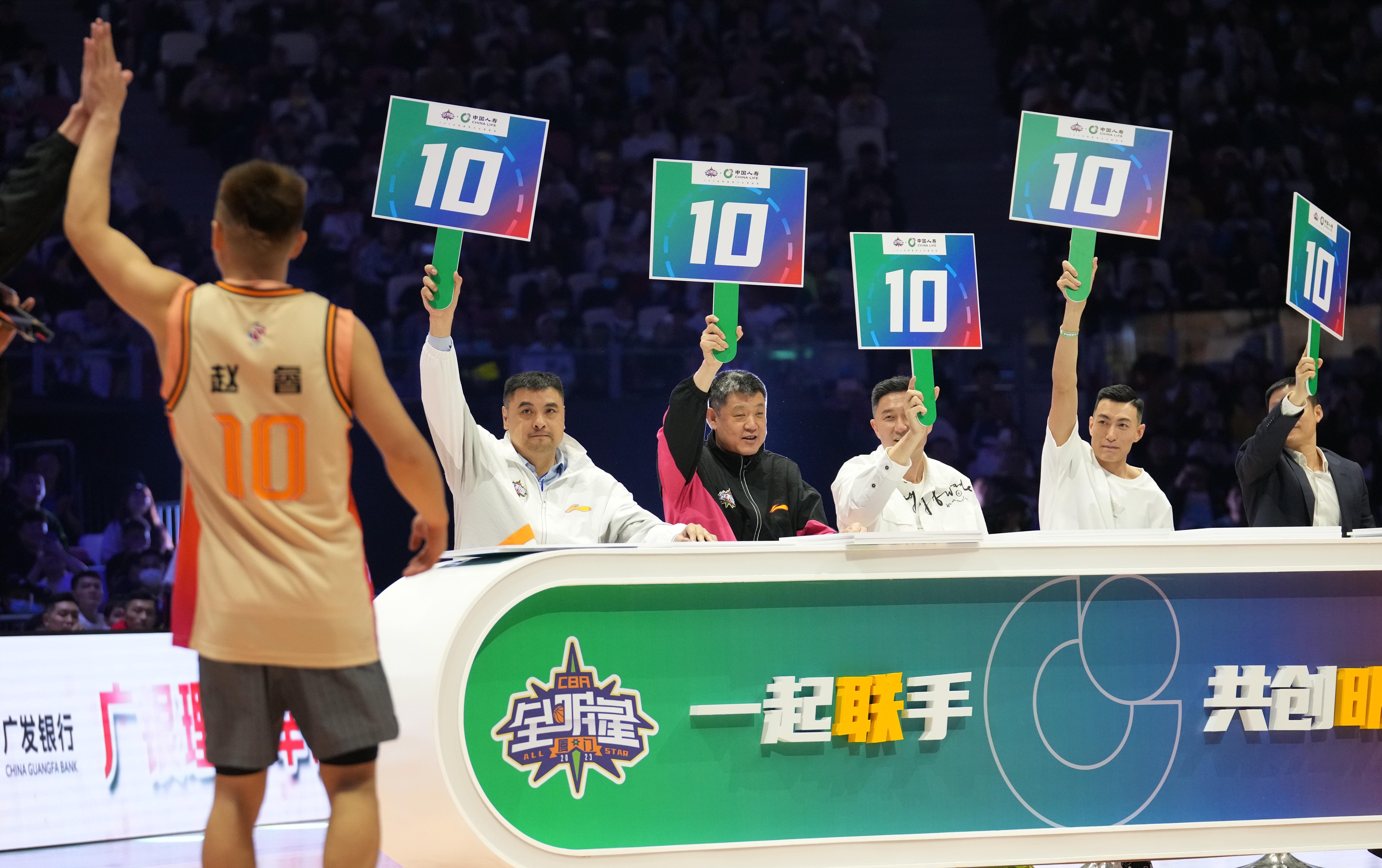 篮球——cba全明星:杨浩获扣篮大赛冠军