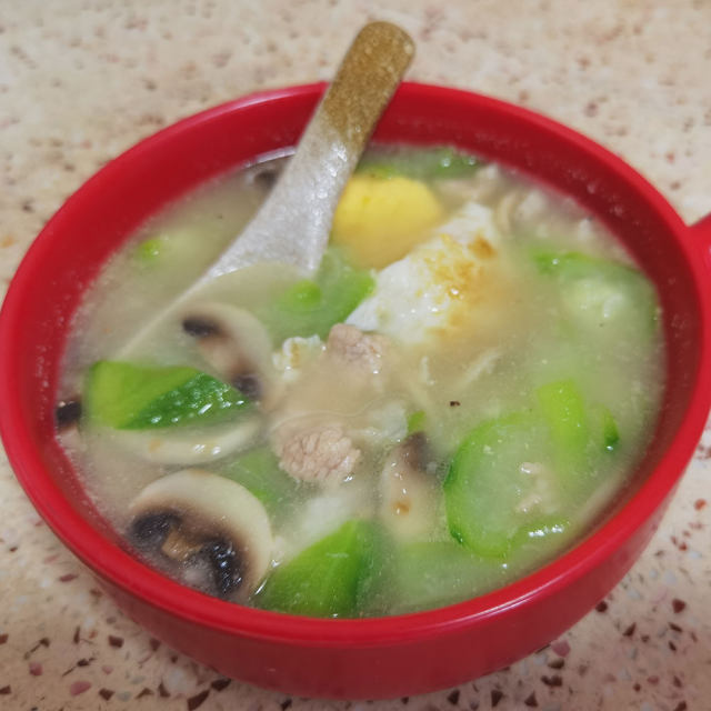 荷包蛋丝瓜汤,简单快手,晚点清淡,是夏日最常做的汤