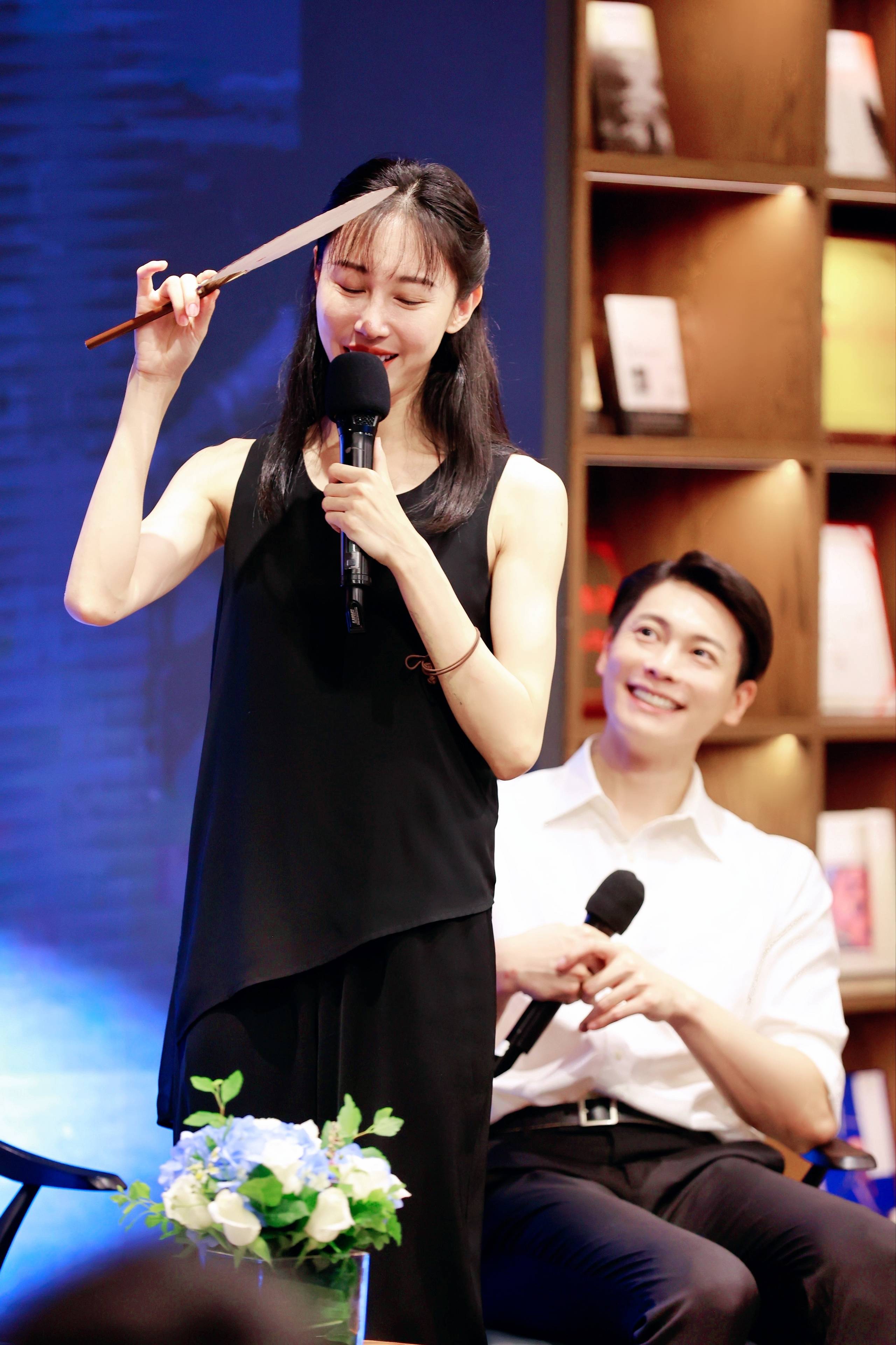 朱洁静,王佳俊做客"大家说":让全国观众为"电波"来上海