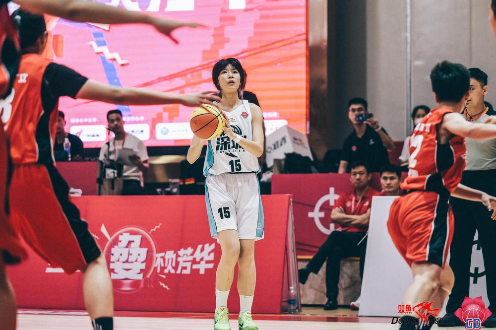 周彤:爱打篮球的女孩都好看