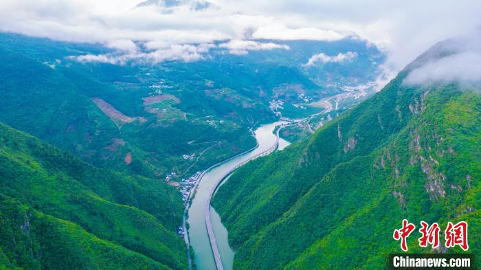 湖北兴山:雨后"水上公路"美景惹人醉