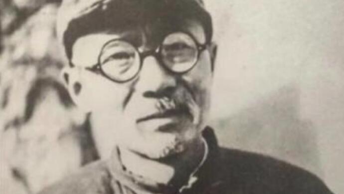 长征途中,他手举马灯照万人!