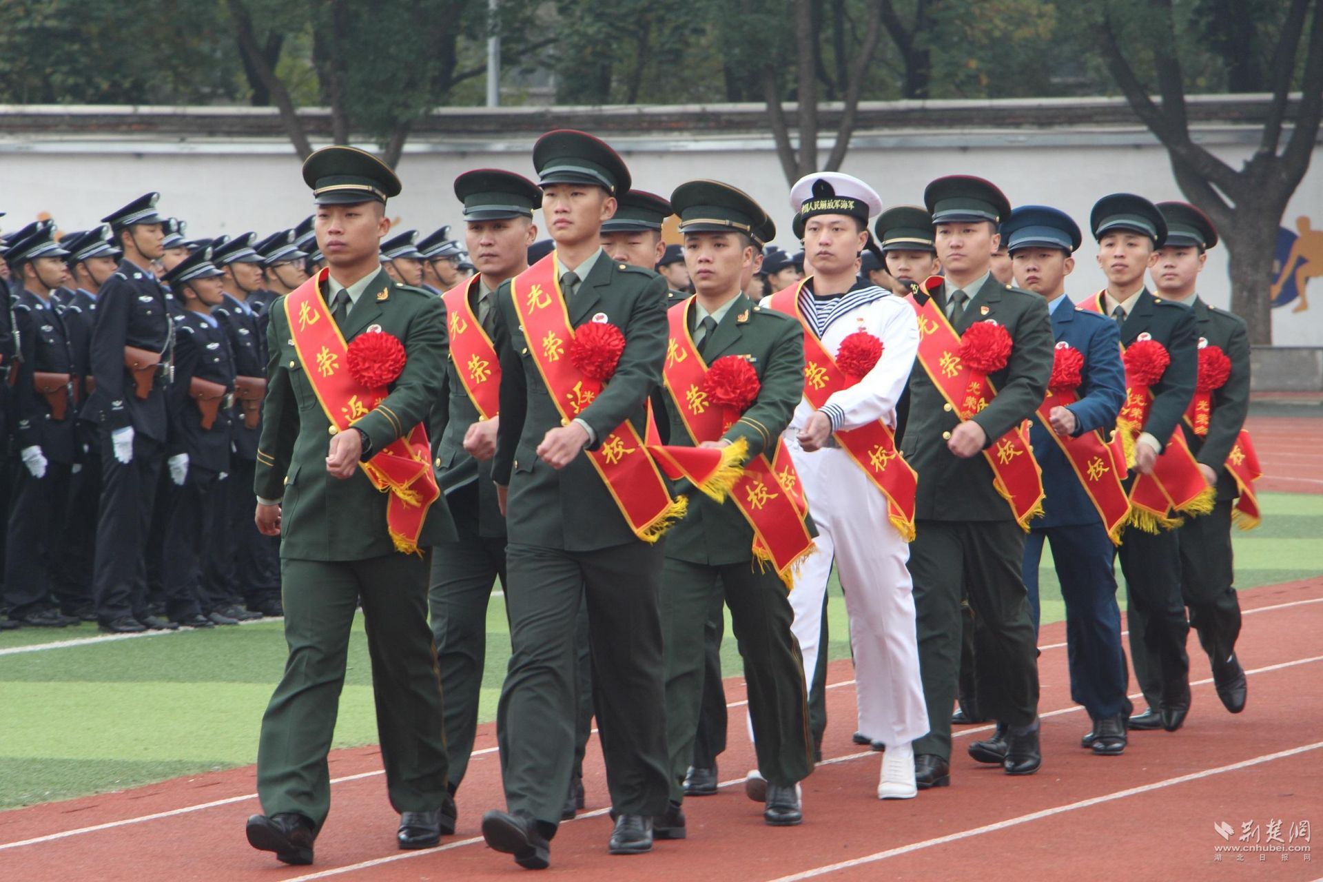 淬炼青春续新征 武汉警官职业学院举行2023级新生军训汇报表演暨开学