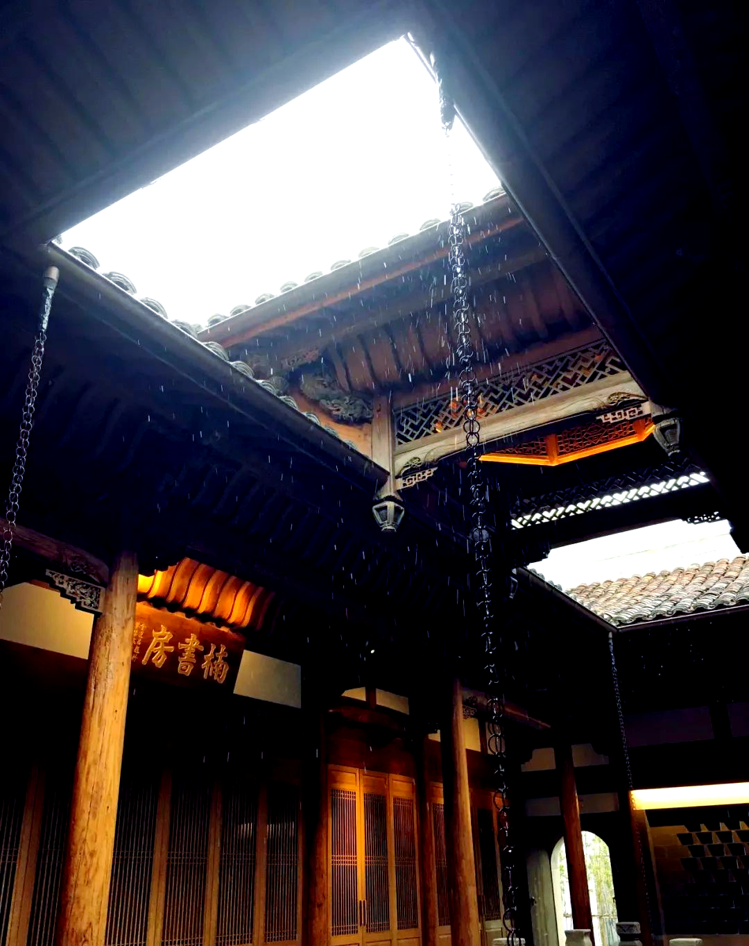 传统建筑中的天井:智慧与文化的交汇