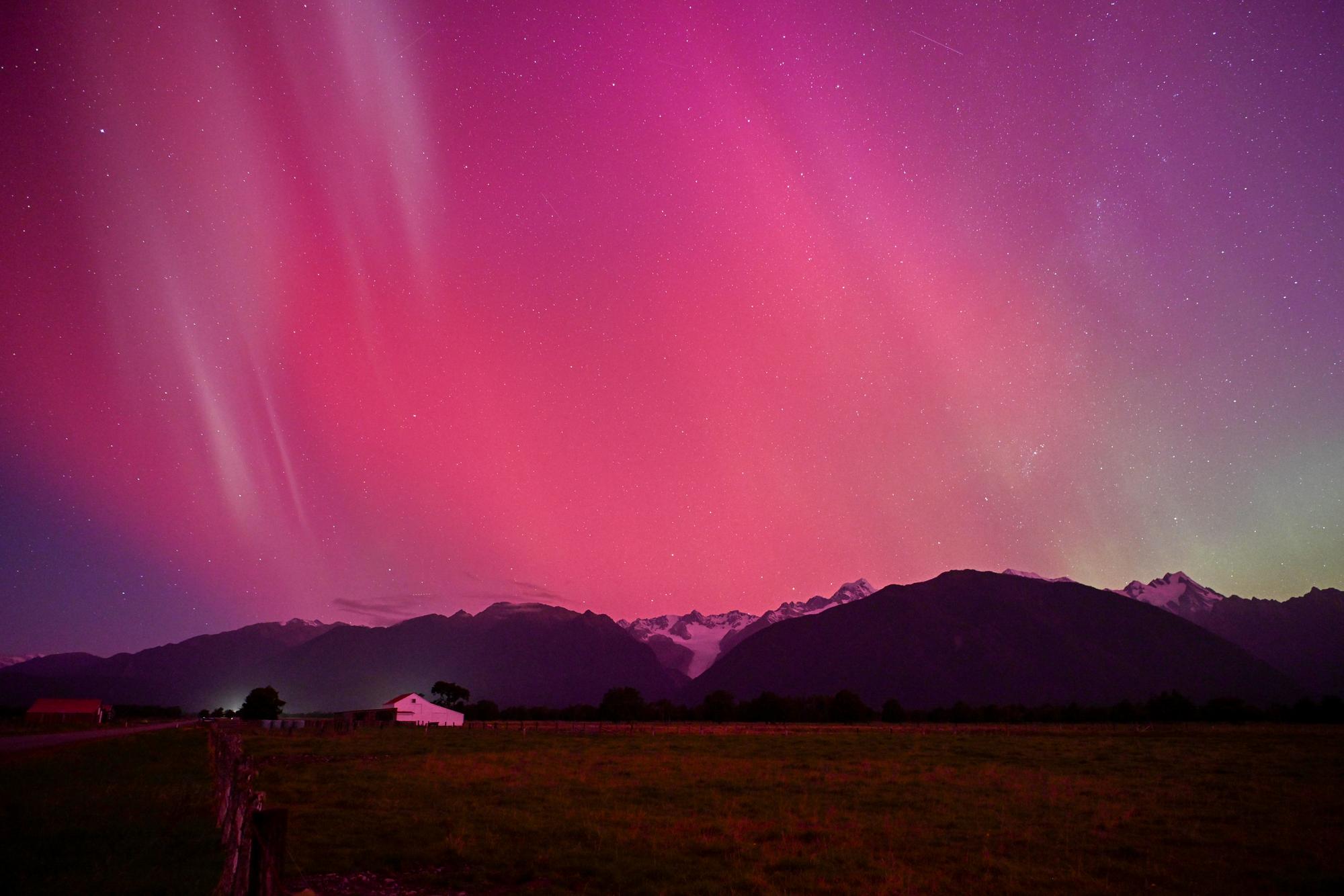全球多地现极光