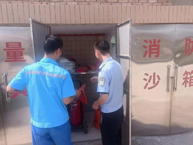 张桥派出所开展加油站安全大检查