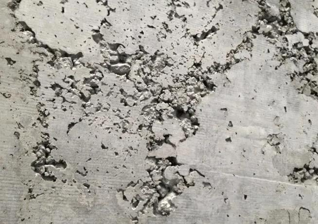 建筑施工中混凝土蜂窝麻面问题的原因分析及解决方案