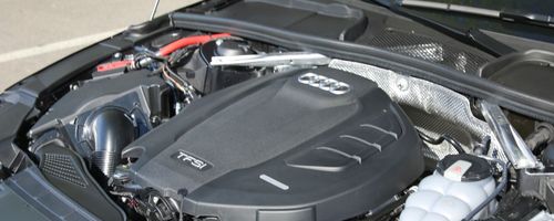 奥迪a4发动机号在哪里图 奥迪a4发动机号码在哪