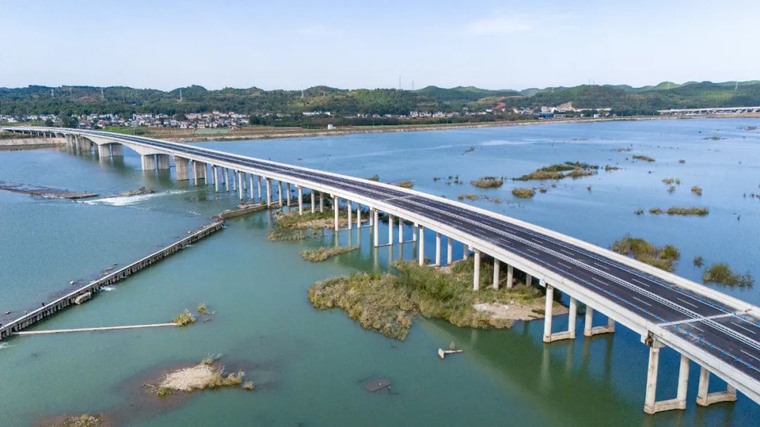 一级公路技术标准建设采用双向四车道遂宁市黄连沱大桥项目全长2