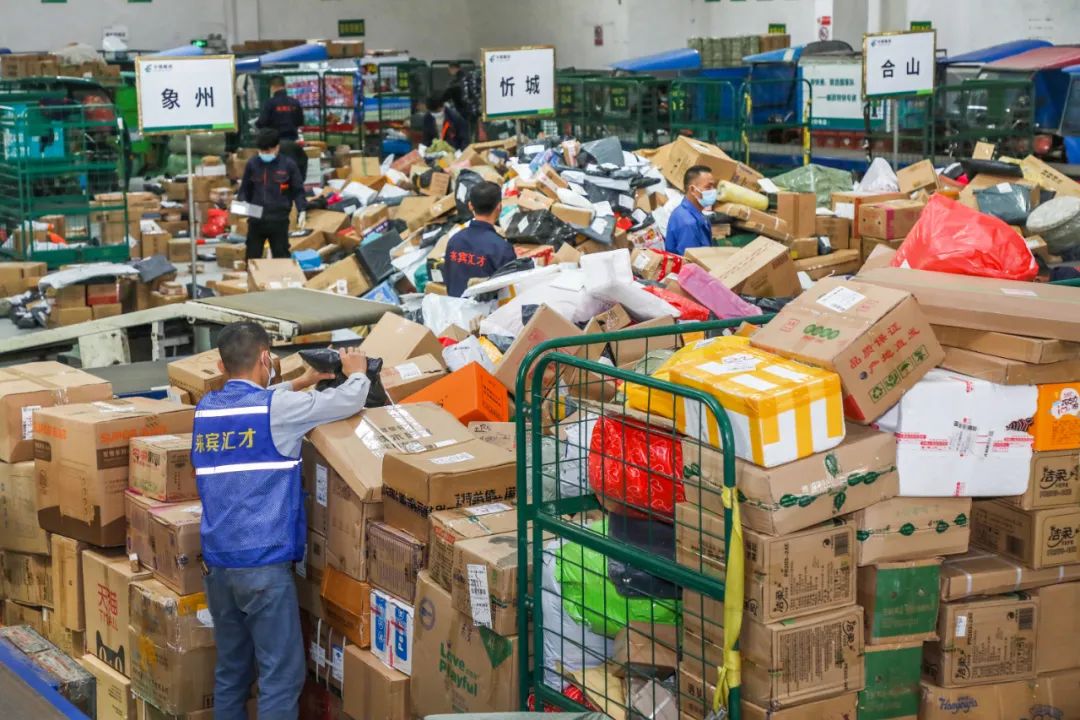 "双十一"后,来宾快递公司的包裹爆仓!直击现场