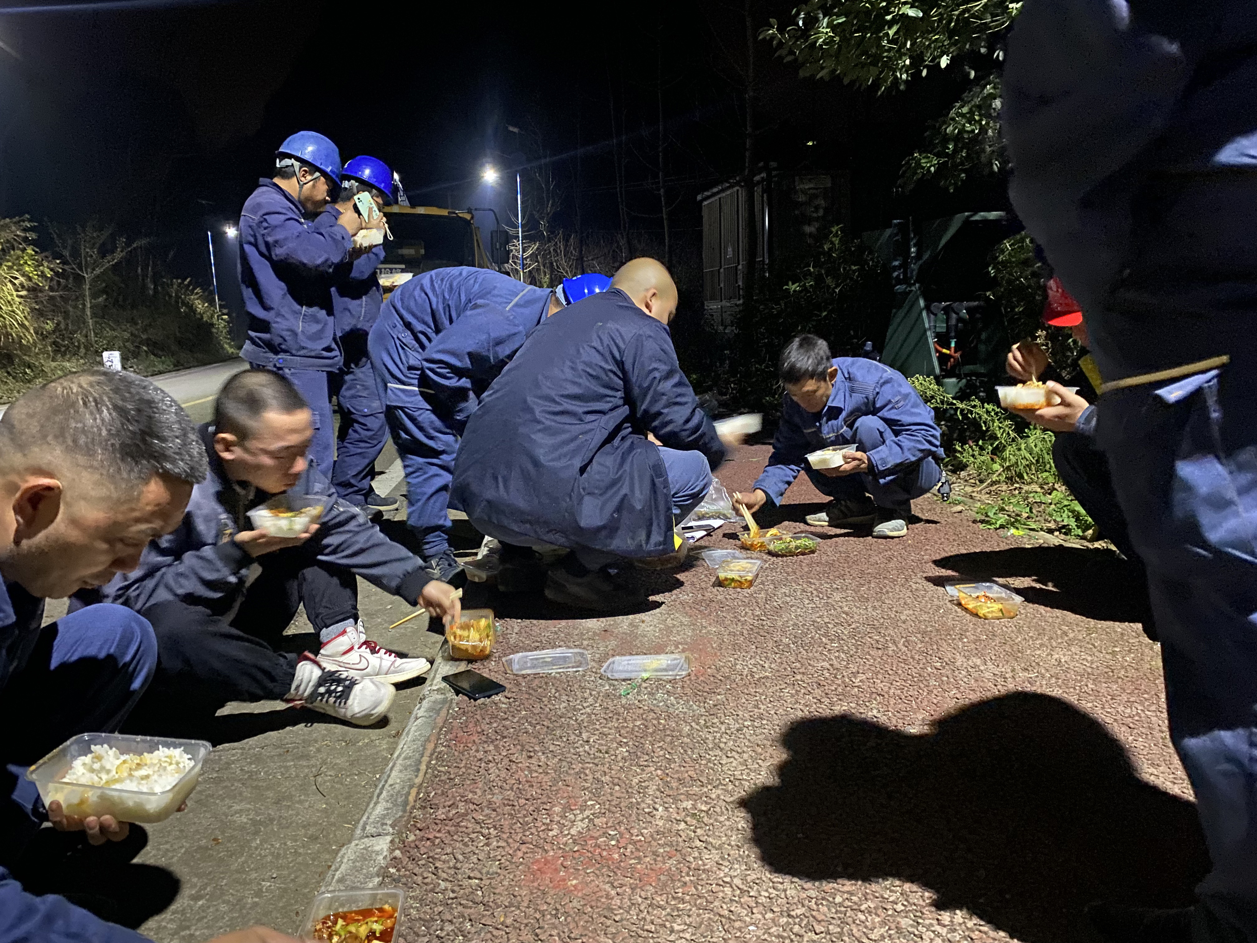 南方电网安顺镇宁供电局:夜间紧急抢修全力保障供电