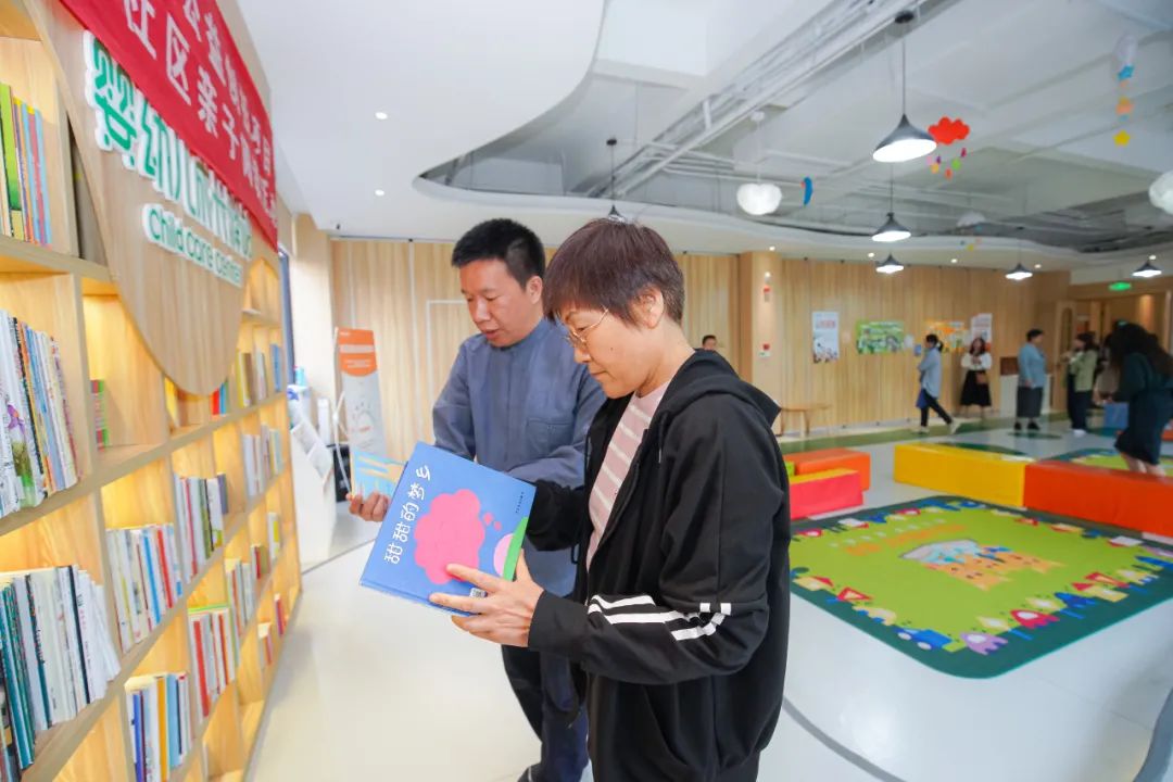 中国儿童中心党委书记丛中笑赴上城区调研家庭教育工作