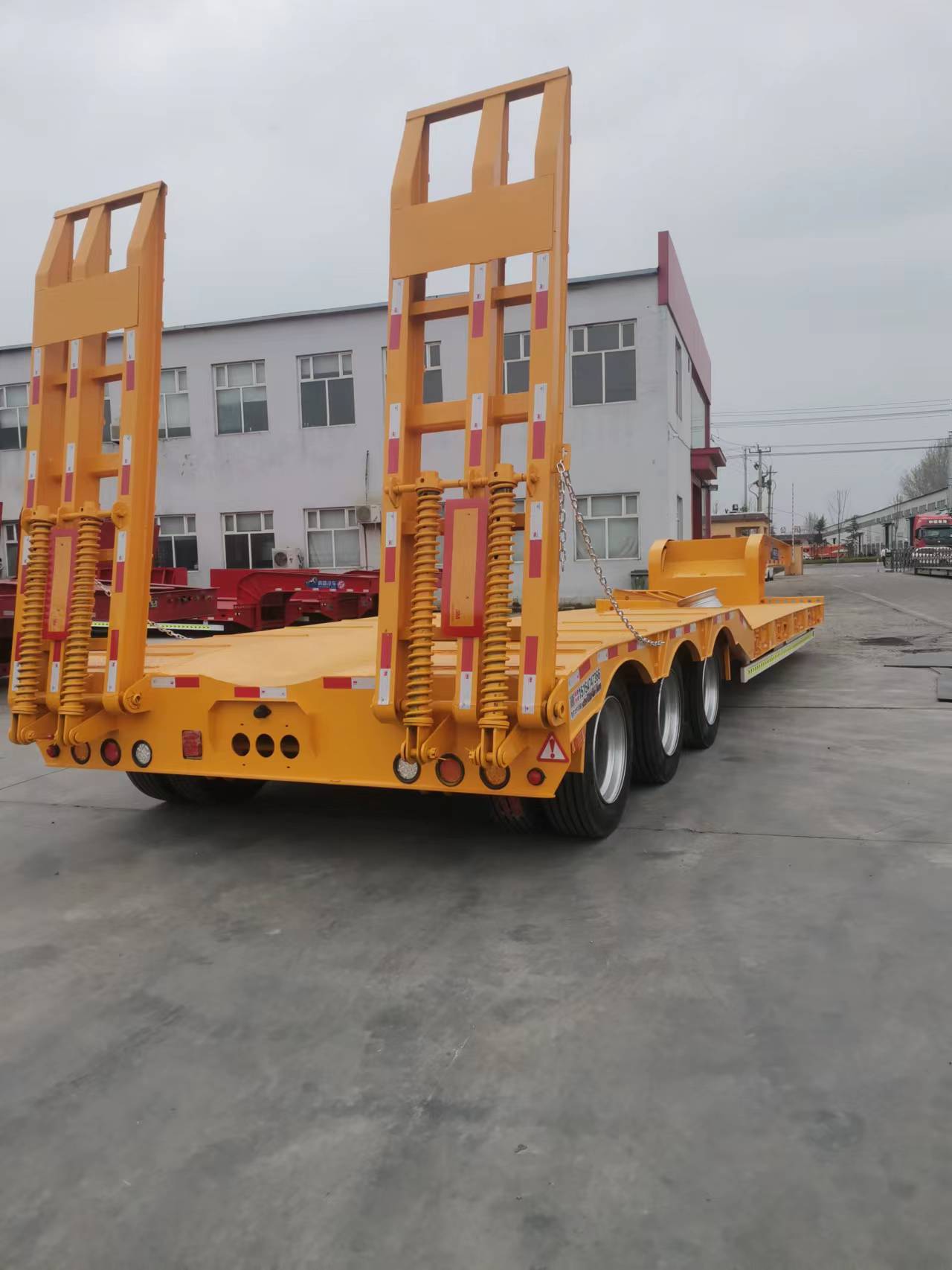 中航鸿盛hsy9352tdp低平板半挂车