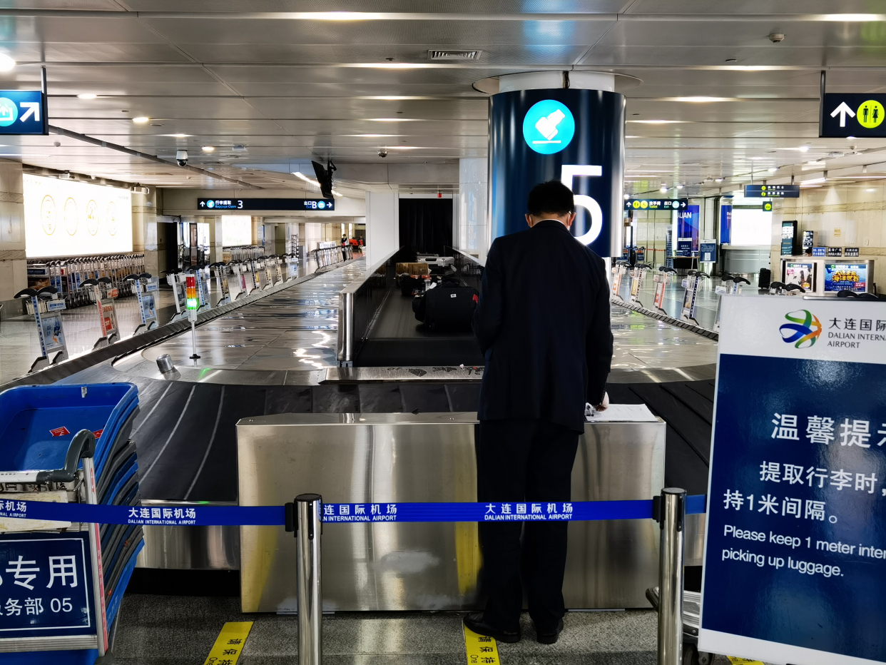 行李比人先到!大连机场首件行李提取时间最多等4分钟