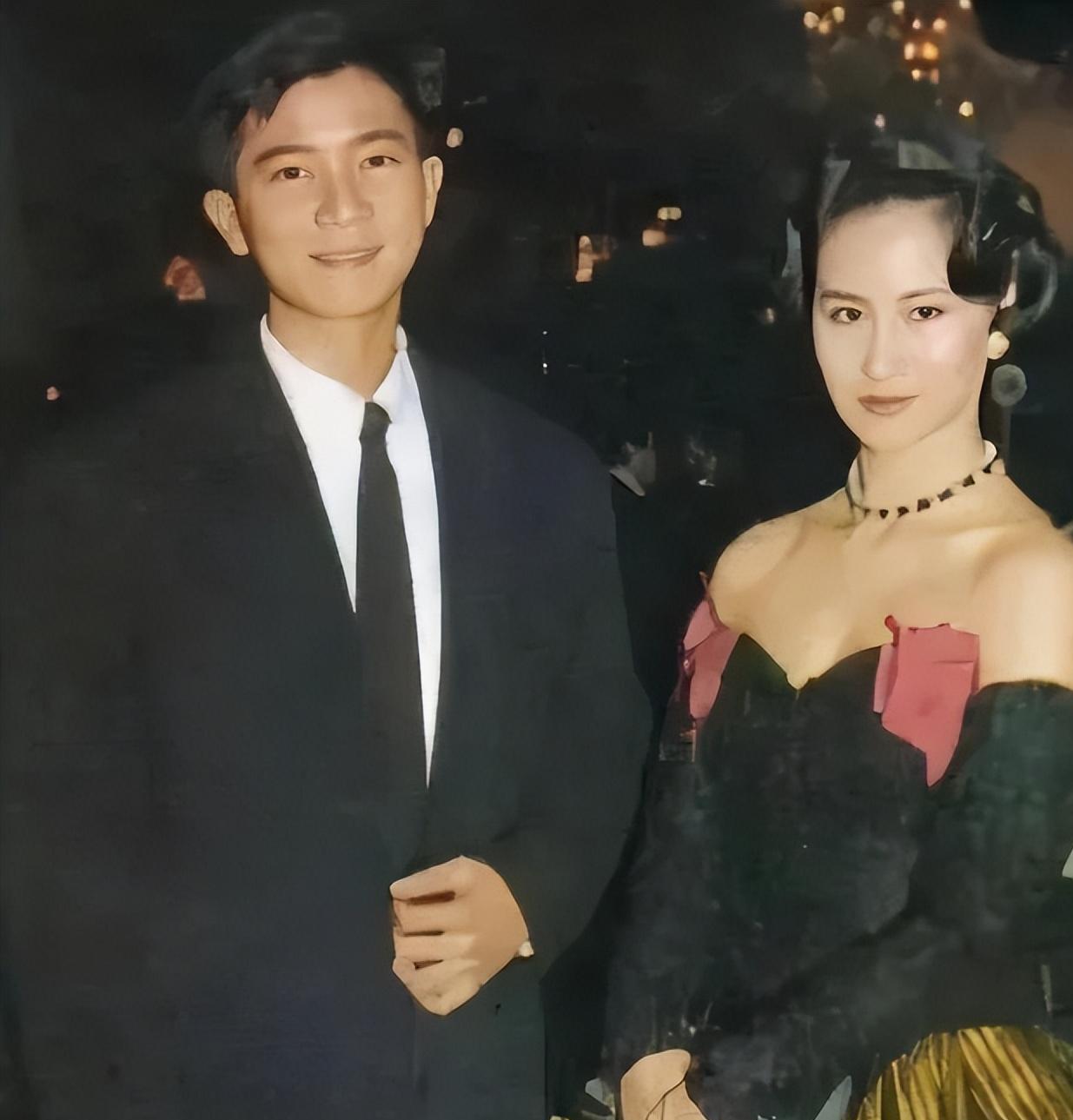 何超琼与新男友亲密照曝光,男方身份不简单,她终于放下过去了?