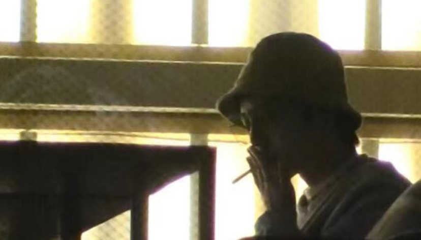 华晨宇在酒吧吸烟被拍引争议,粉丝怒斥偷拍者!