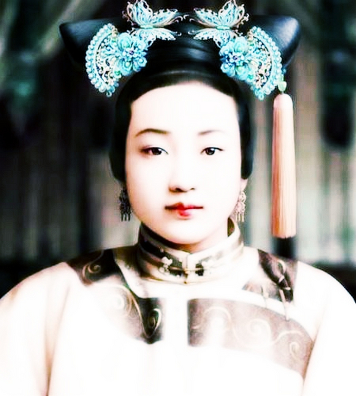 这是清朝温柔善良的女人珍妃的照片,光绪帝的妃子,13岁入宫,聪慧美丽