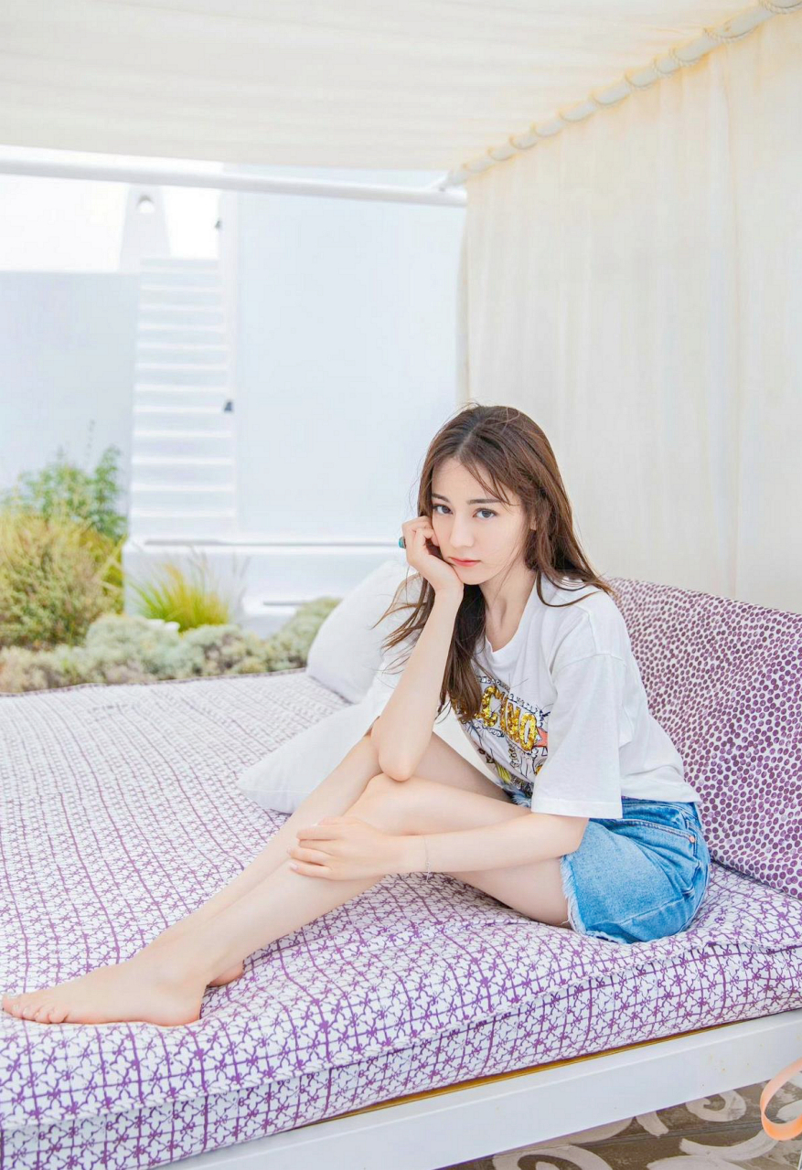 迪丽热巴的大长腿jio